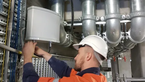 Axidra technician installing 4G IBC antenna