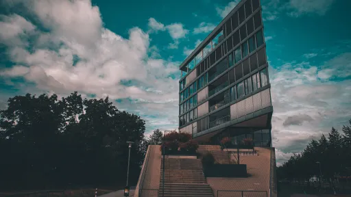 Mid-rise building middleprise multistorey office